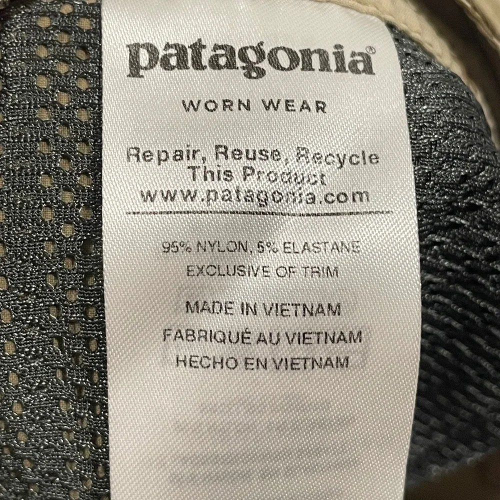 Patagonia Mens Quandary Shorts Tan Khaki Hiking Outdoor Size 40 10 Inch Inseam